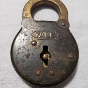 Yale and Towne Manufacturing Company Vintage Steel/Brass Padlock #9465 (No key)